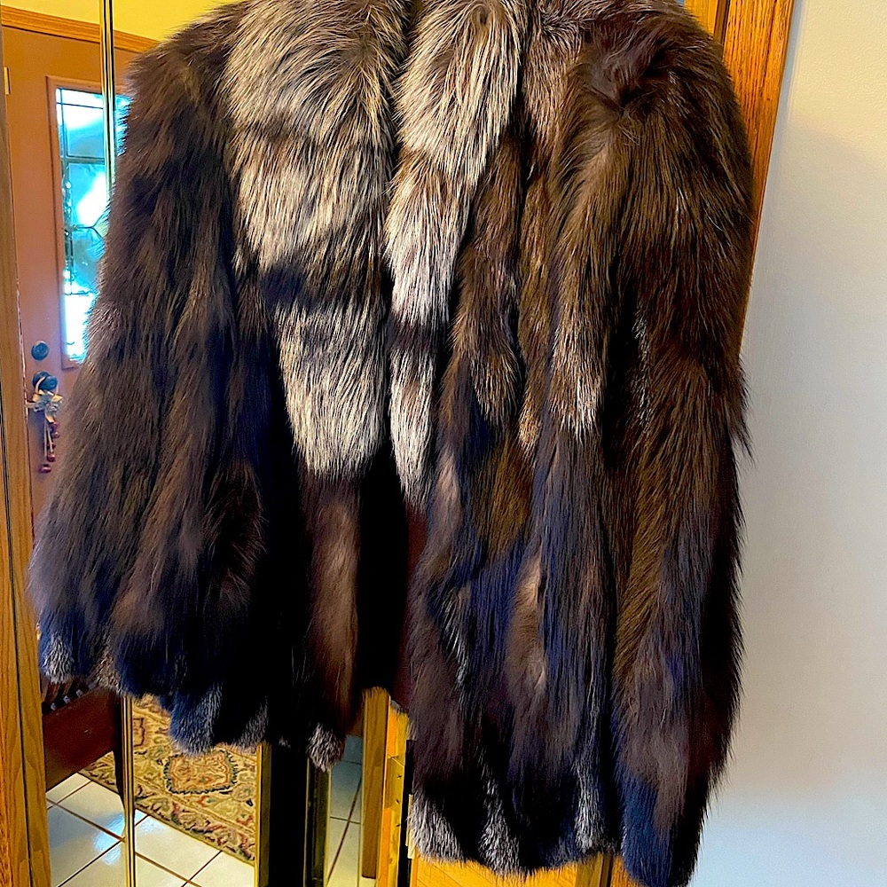Stunning fur coat - 3/4 length -Size 16- 18 Like new - excellent condition.